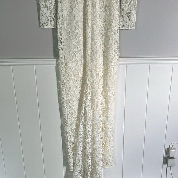 Pinko Cream Long Sleeve lace Dress
Size 4 - Picture 7 of 13